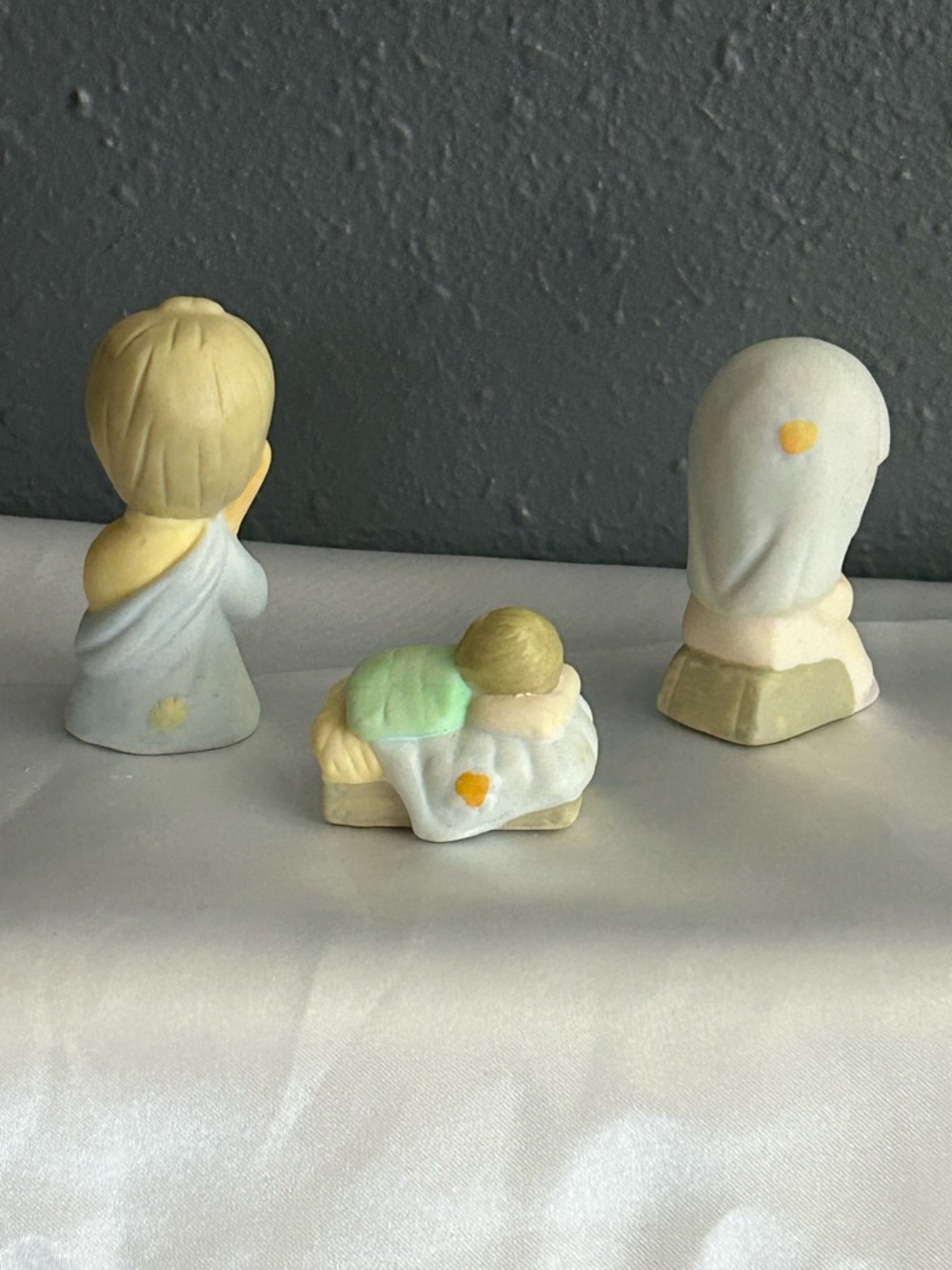 Porcelain Nativity Set - Picture 3 of 4